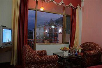 Chander Palace Manāli Екстериор снимка